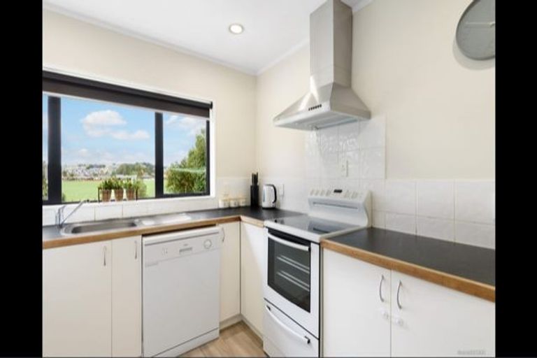 Photo of property in 18 The Glade North, Pukekohe, 2120