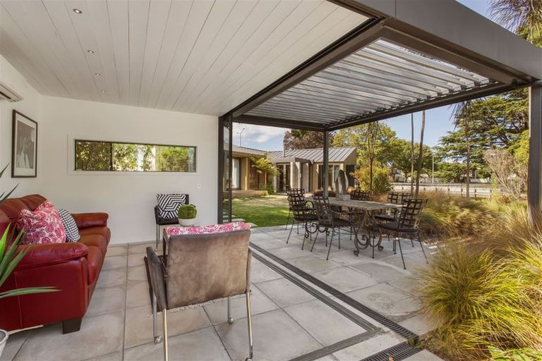 Photo of property in 27 Fendalton Road, Fendalton, Christchurch, 8014