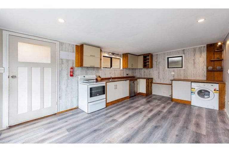 Photo of property in 70 Wade River Road, Stanmore Bay, Whangaparaoa, 0932