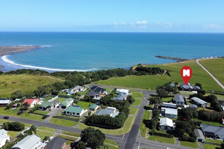 Photo of property in 16 Hector Place, Opunake, 4616