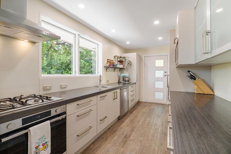 Photo of property in 12 Saunders Place, Redwood, Christchurch, 8051