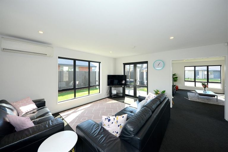 Photo of property in 24 Davaar Crescent, Broomfield, Christchurch, 8042