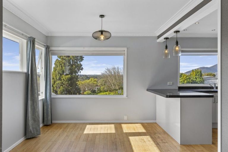 Photo of property in 18 Scenic Heights, Acacia Bay, Taupo, 3330
