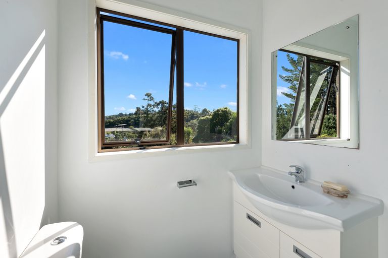 Photo of property in 18 Govan Wilson Road, Whangaripo, Warkworth, 0985
