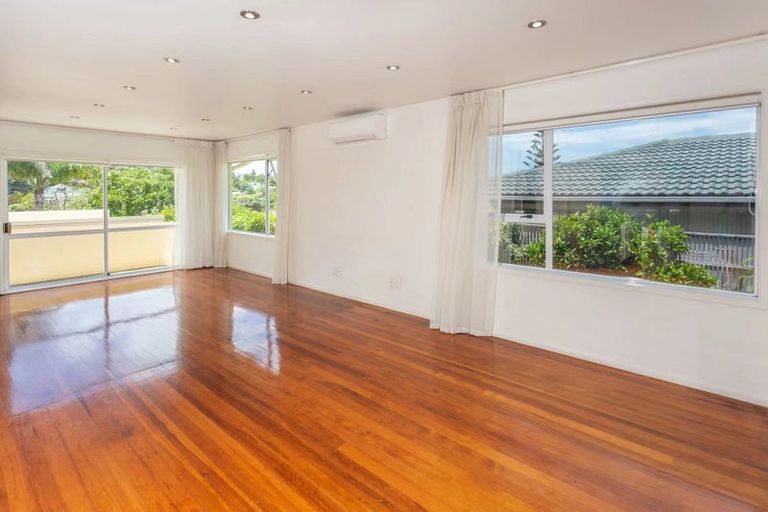 Photo of property in 48 Lyons Avenue, Murrays Bay, Auckland, 0630