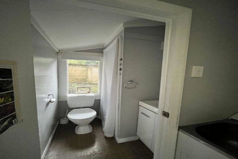 Photo of property in 75 Todman Street, Brooklyn, Wellington, 6021