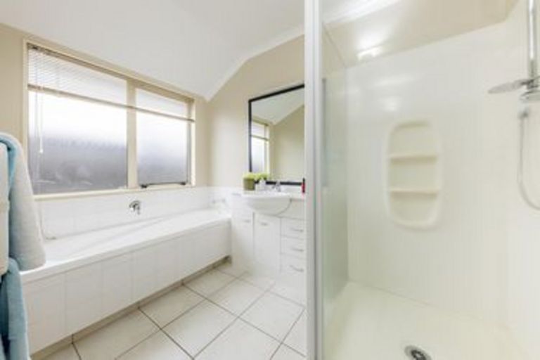 Photo of property in 12 Ironstone Place, Randwick Park, Auckland, 2105