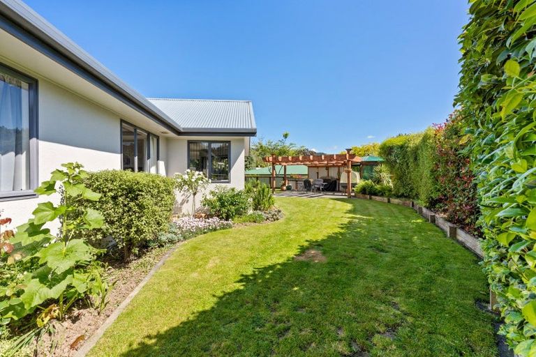 Photo of property in 10 Carlow Grove, Birchville, Upper Hutt, 5018