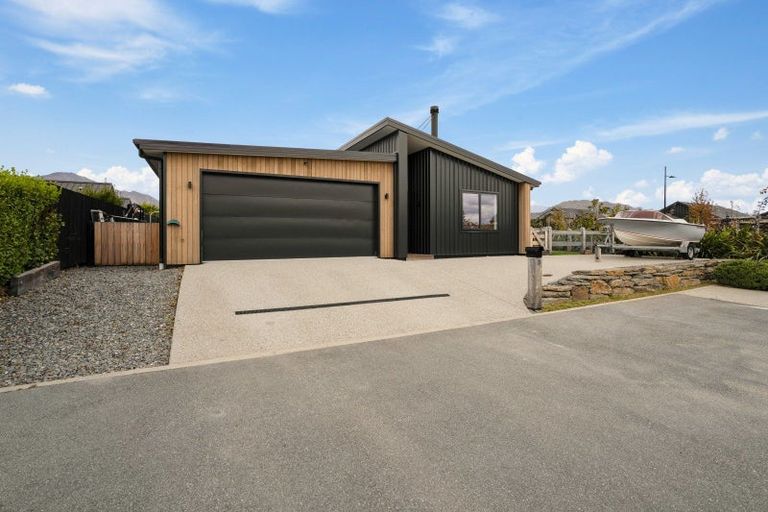 Photo of property in 3 Mount Prospect Lane, Wanaka, 9305