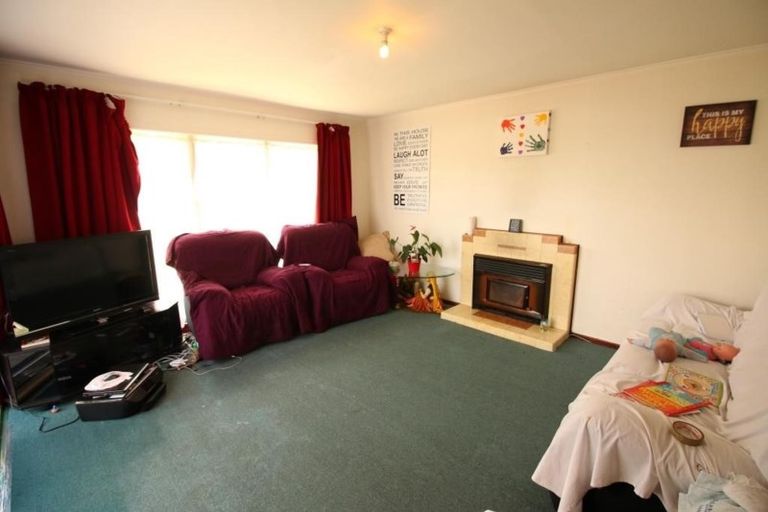 Photo of property in 32a Toru Street, Te Atatu Peninsula, Auckland, 0610