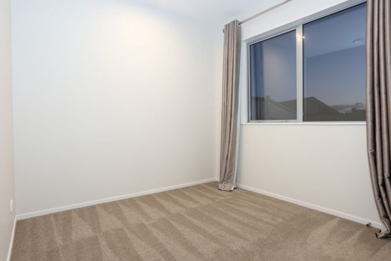 Photo of property in 18 Kingfisher Road, Silverdale, 0932