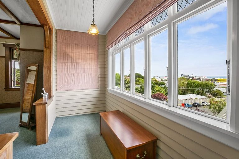 Photo of property in 33 Cameron Street, New Plymouth, 4310