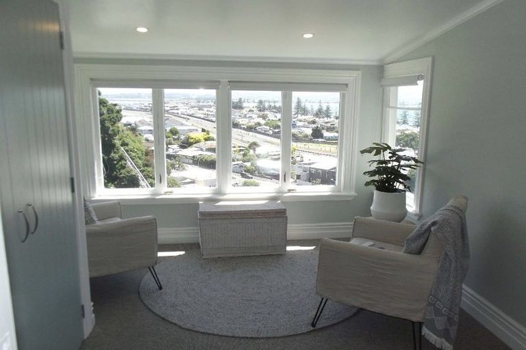 Photo of property in 5 Kowhai Road, Bluff Hill, Napier, 4110