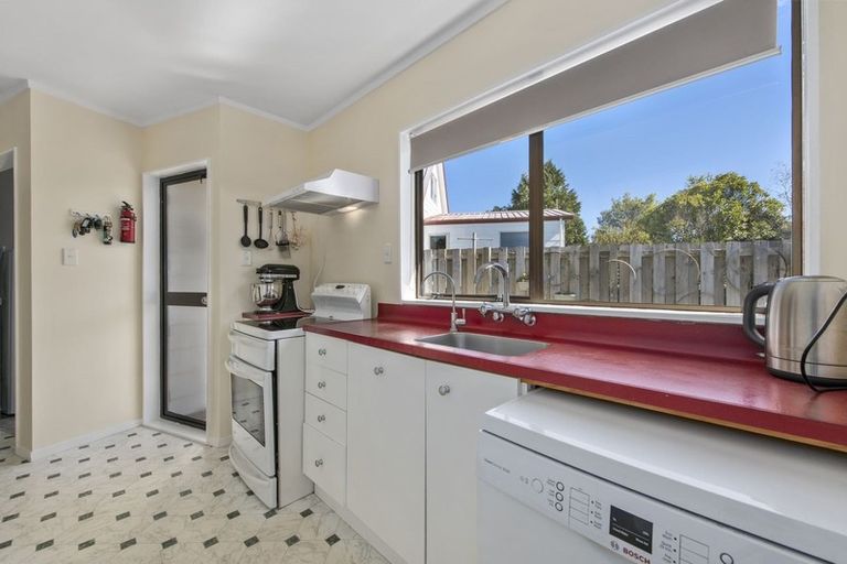 Photo of property in 3 Fenchurch Grove, Stokes Valley, Lower Hutt, 5019