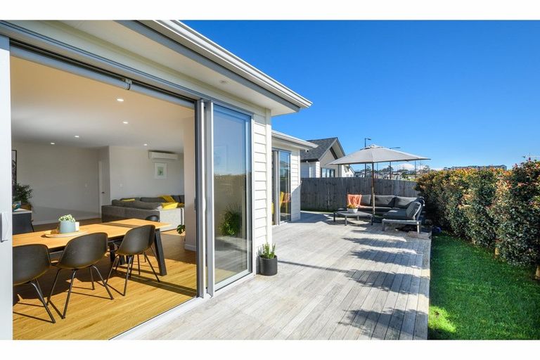 Photo of property in 17 Moemoea Avenue, Kumeu, 0810