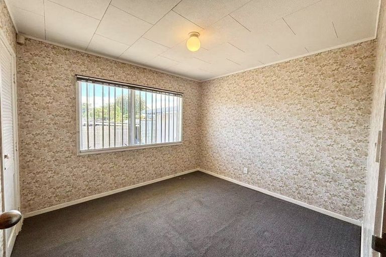 Photo of property in 190 Universal Drive, Henderson, Auckland, 0610