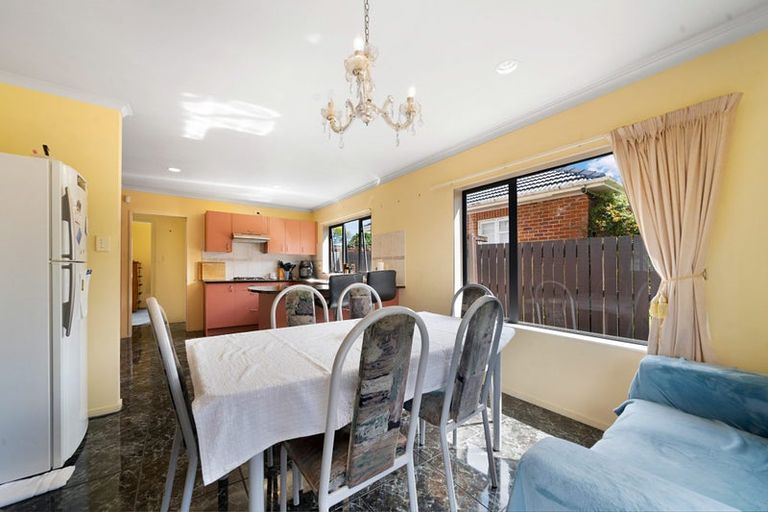 Photo of property in 42a Totara Road, Te Atatu Peninsula, Auckland, 0610