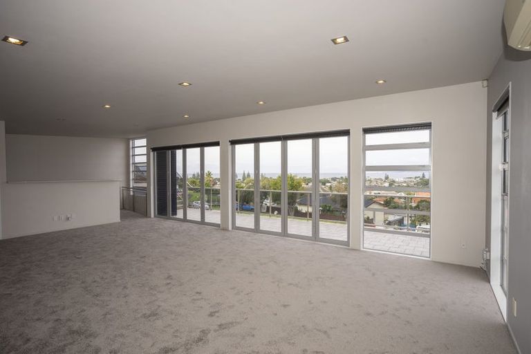 Photo of property in 3 Orewa Heights Crescent, Orewa, 0931