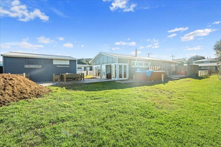 Photo of property in 8 Point Road, Mokau, 4376