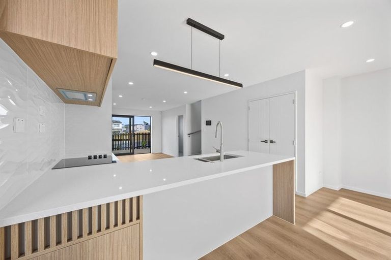 Photo of property in 8 Harikoa Way, Karaka, 2113