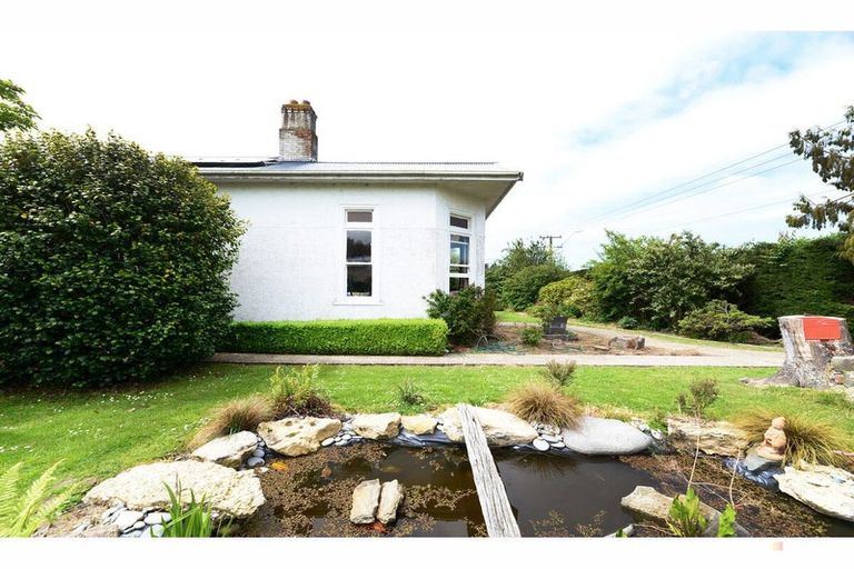 Photo of property in 66 Timaru Road, Waimate, 7924