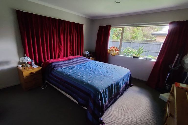 Photo of property in 24 Aragon Grove, Kingsley Heights, Upper Hutt, 5018