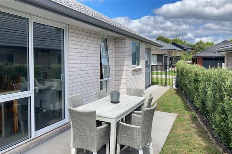 Photo of property in 8 Ratahi Way, Omokoroa, 3114