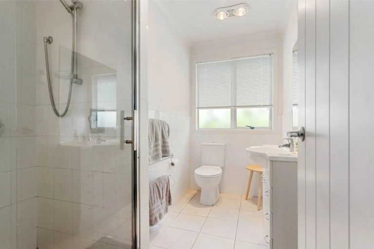 Photo of property in 11 Fairlea Road, Te Atatu South, Auckland, 0610