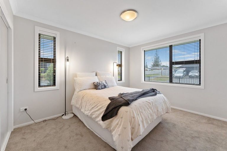 Photo of property in 1 Seagrass Place, Otaki Beach, Otaki, 5512
