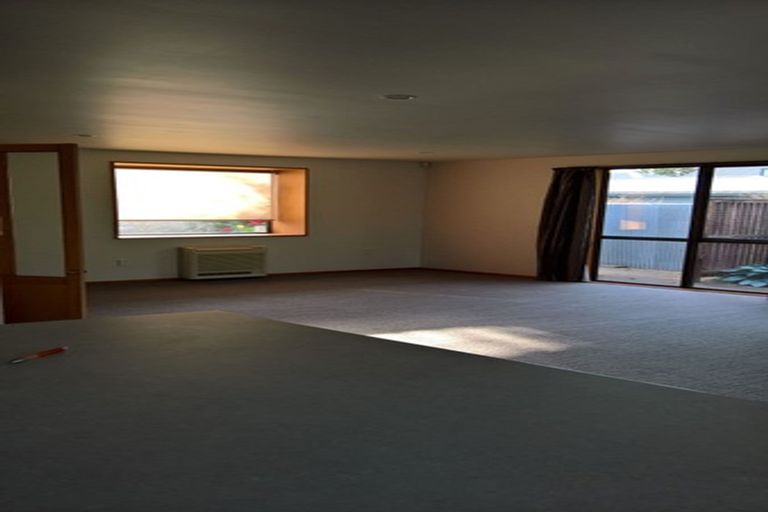 Photo of property in 2/40 Windermere Road, Papanui, Christchurch, 8053