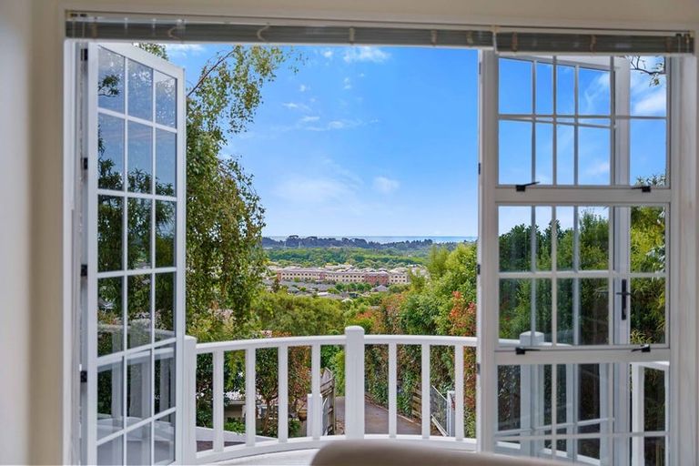 Photo of property in 105 Winara Avenue, Waikanae, 5036