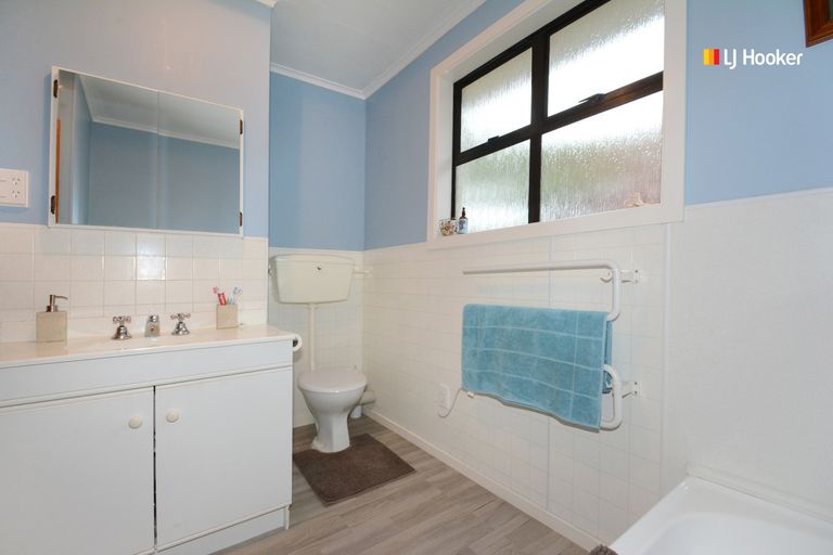 Photo of property in 35 Pioneer Crescent, Helensburgh, Dunedin, 9010