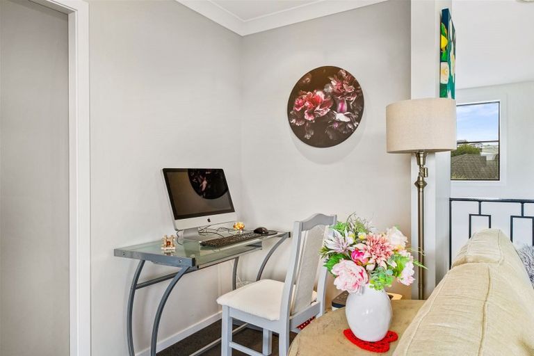 Photo of property in 1 Hollyford Place, Aotea, Porirua, 5024