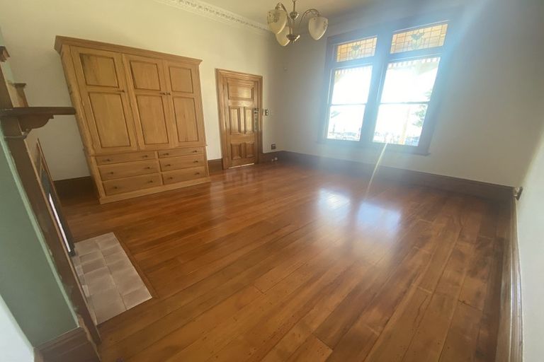 Photo of property in 186 Oriental Parade, Oriental Bay, Wellington, 6011