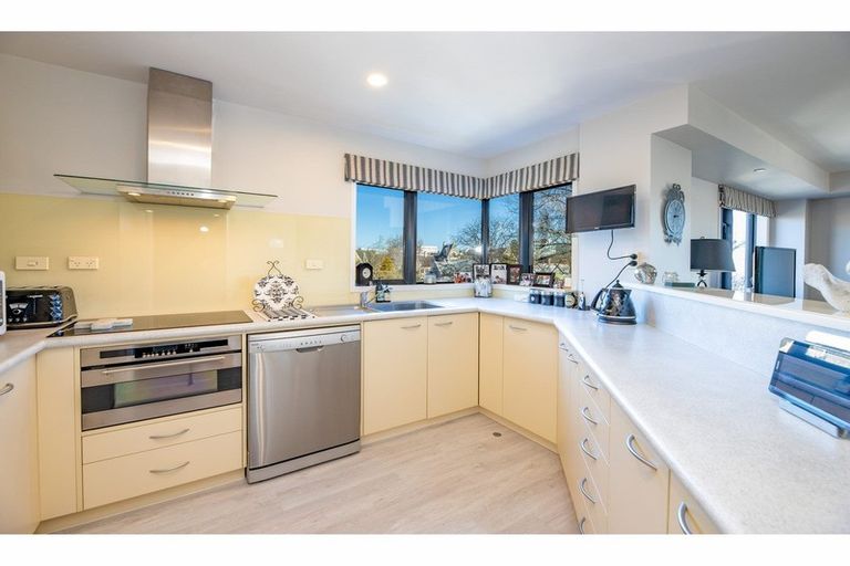 Photo of property in Gloucester Towers, 12/28 Gloucester Street, Christchurch Central, Christchurch, 8013