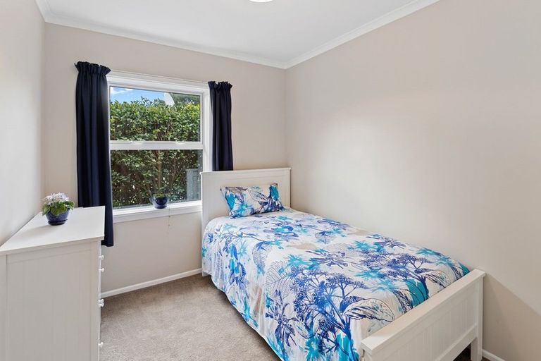 Photo of property in 10 Matenga Street, Waikanae, 5036