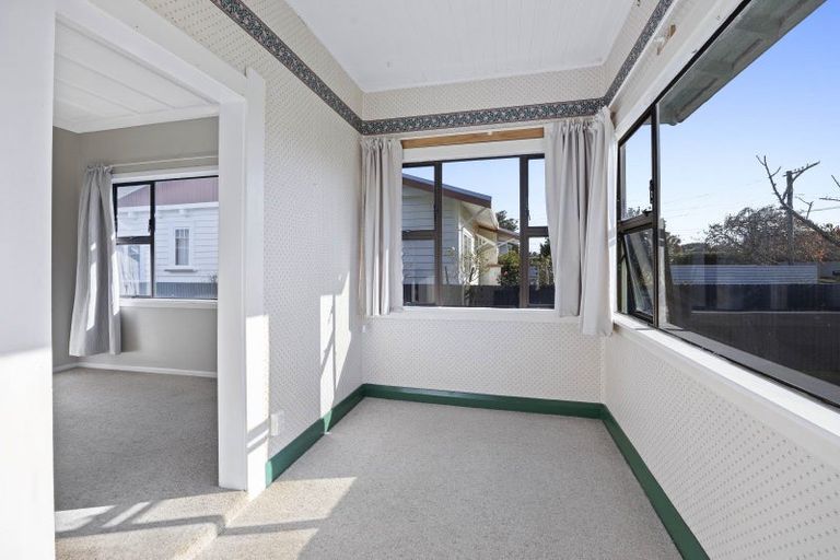 Photo of property in 5 Egmont Street, Hawera, 4610