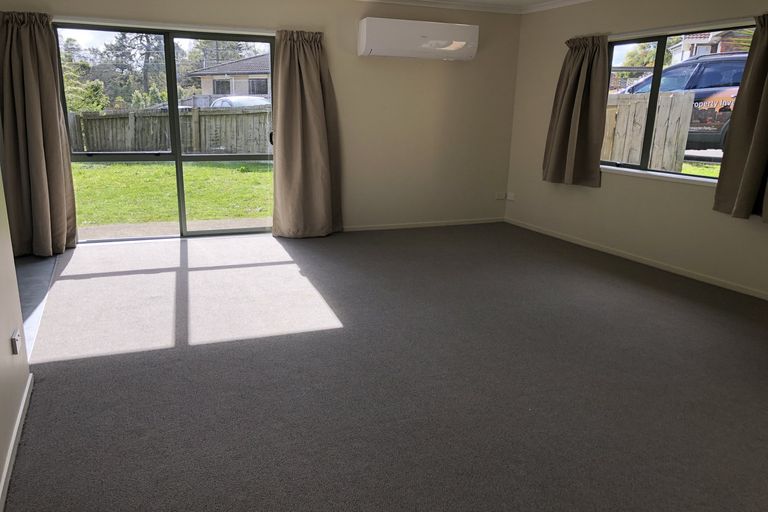 Photo of property in 53 Sabulite Road, Kelston, Auckland, 0602