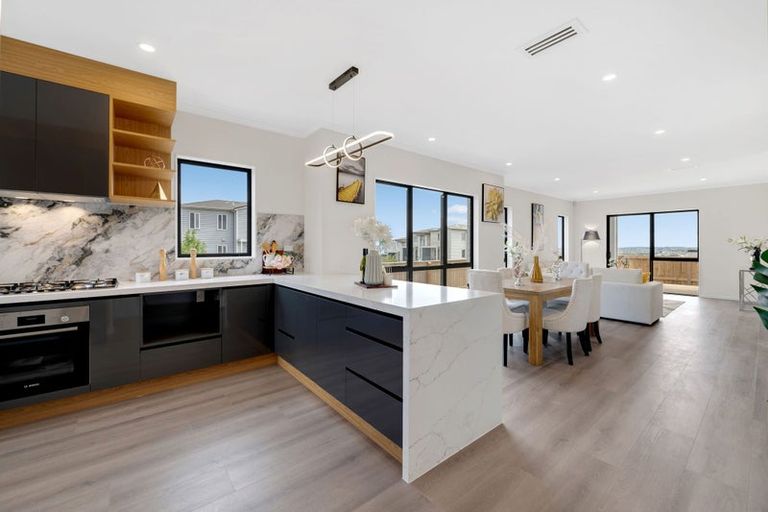 Photo of property in 2 Elevation Street, Flat Bush, Auckland, 2019