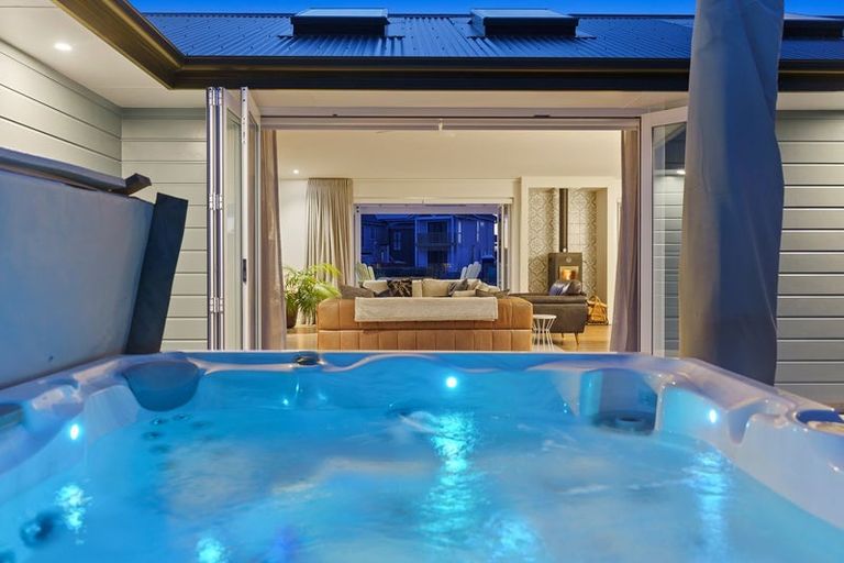 Photo of property in 6 Arapipi Way, Peka Peka, Waikanae, 5391