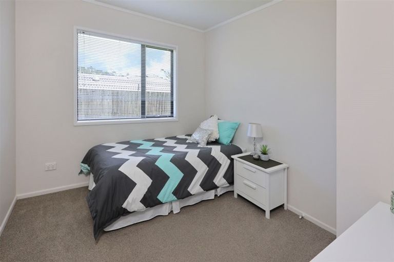 Photo of property in 14 Chesterton Terrace, Henderson, Auckland, 0612