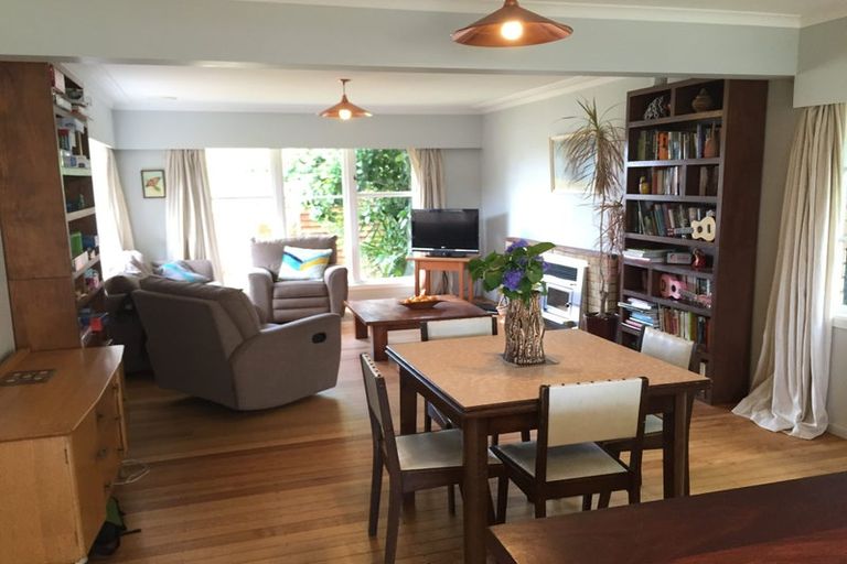 Photo of property in 18 Kervil Avenue, Te Atatu Peninsula, Auckland, 0610