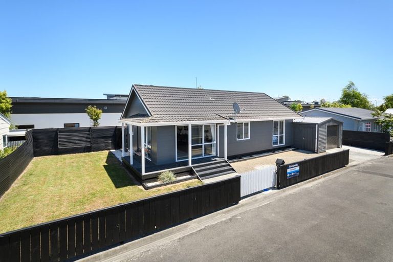 Photo of property in 2 Coromandel Court, Roslyn, Palmerston North, 4414
