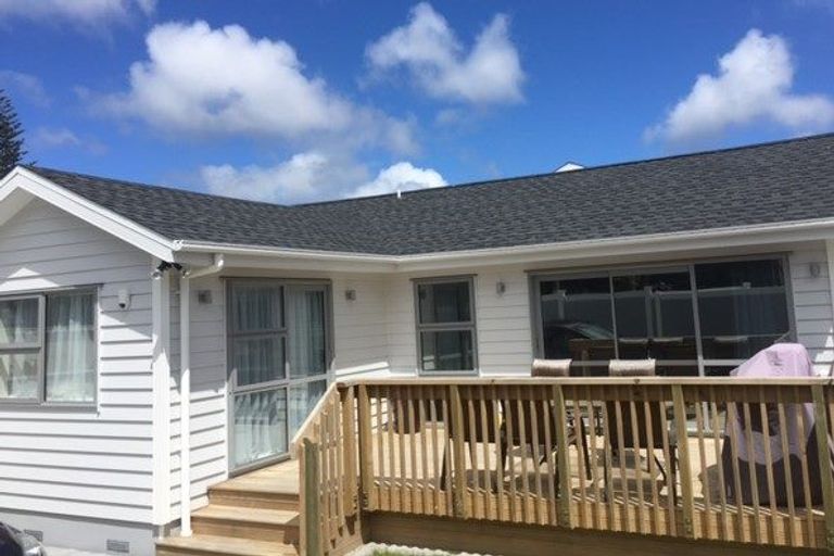 Photo of property in 76 Te Atatu Road, Te Atatu South, Auckland, 0610