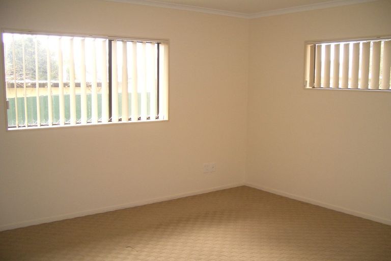 Photo of property in 5 Burton's Drive, Swanson, Auckland, 0614
