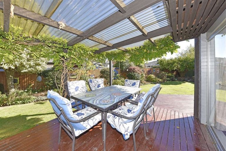 Photo of property in 7 Hannah Place, Redwood, Christchurch, 8051
