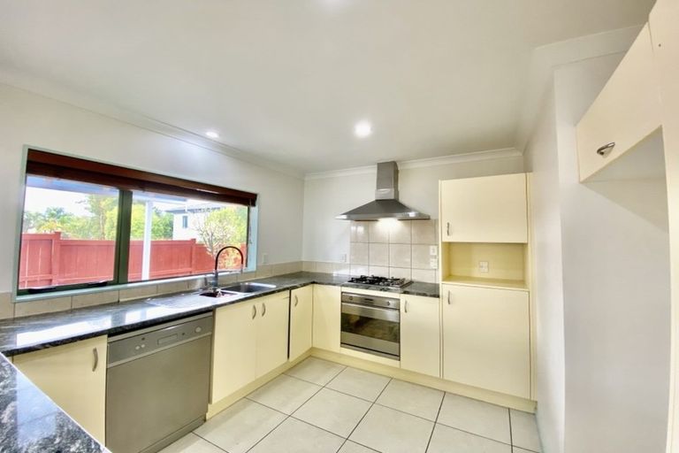 Photo of property in 14 Franshell Crescent, East Tamaki, Auckland, 2013