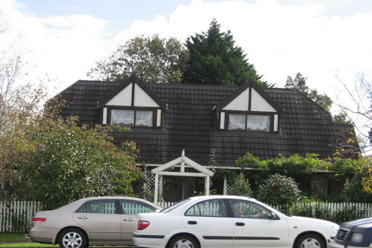 Photo of property in 115 Botany Road, Botany Downs, Auckland, 2010