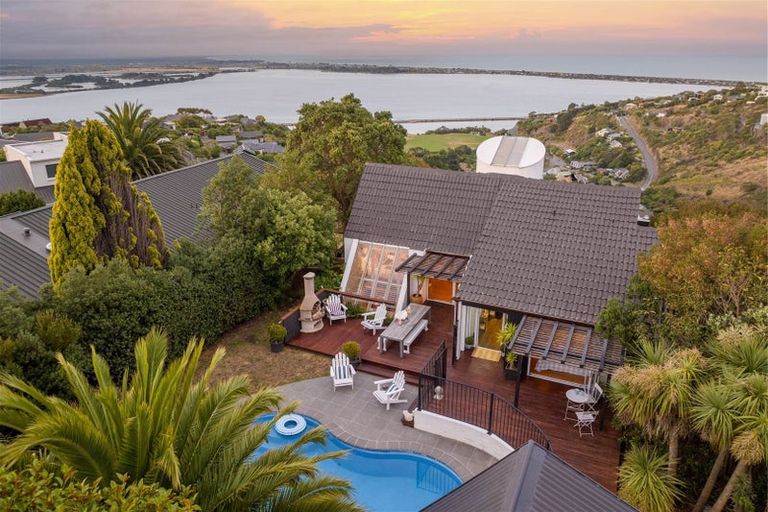 Photo of property in 14 Highbank Lane, Mount Pleasant, Christchurch, 8081