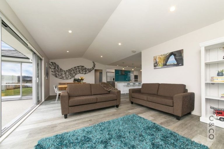 Photo of property in 21 Turpin Road, Riverhead, 0820